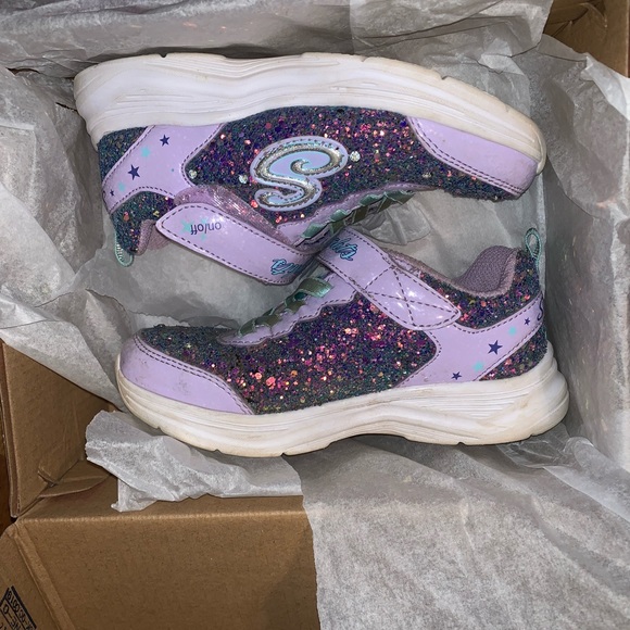 girls sketchers size 11